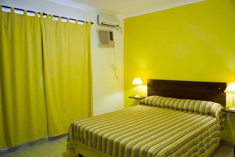 Brisas Del Lago Apartamentos Colón Exteriör bild