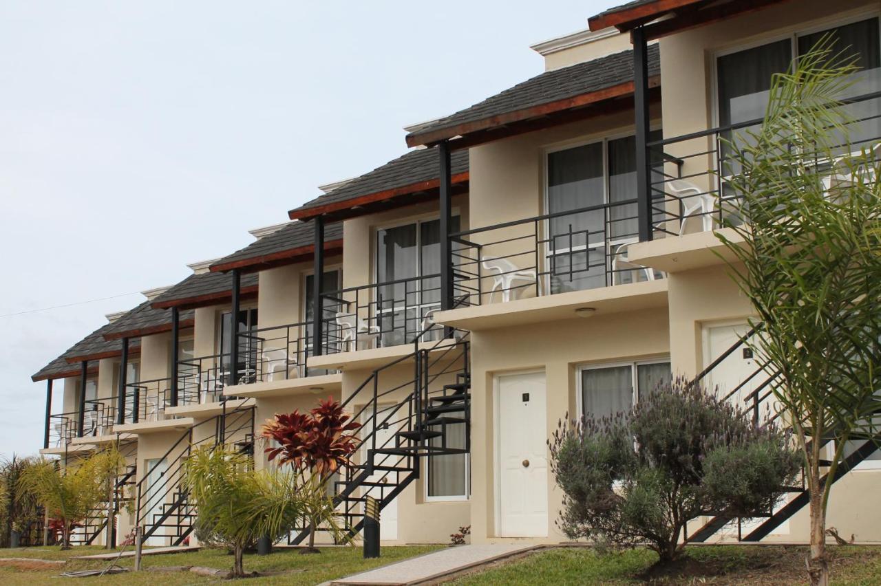 Brisas Del Lago Apartamentos Colón Exteriör bild
