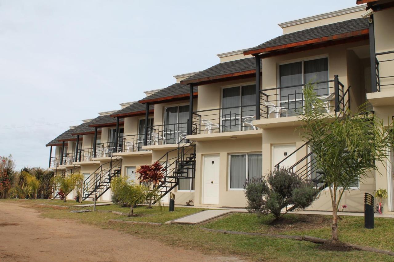 Brisas Del Lago Apartamentos Colón Exteriör bild