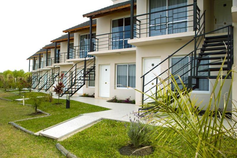 Brisas Del Lago Apartamentos Colón Exteriör bild