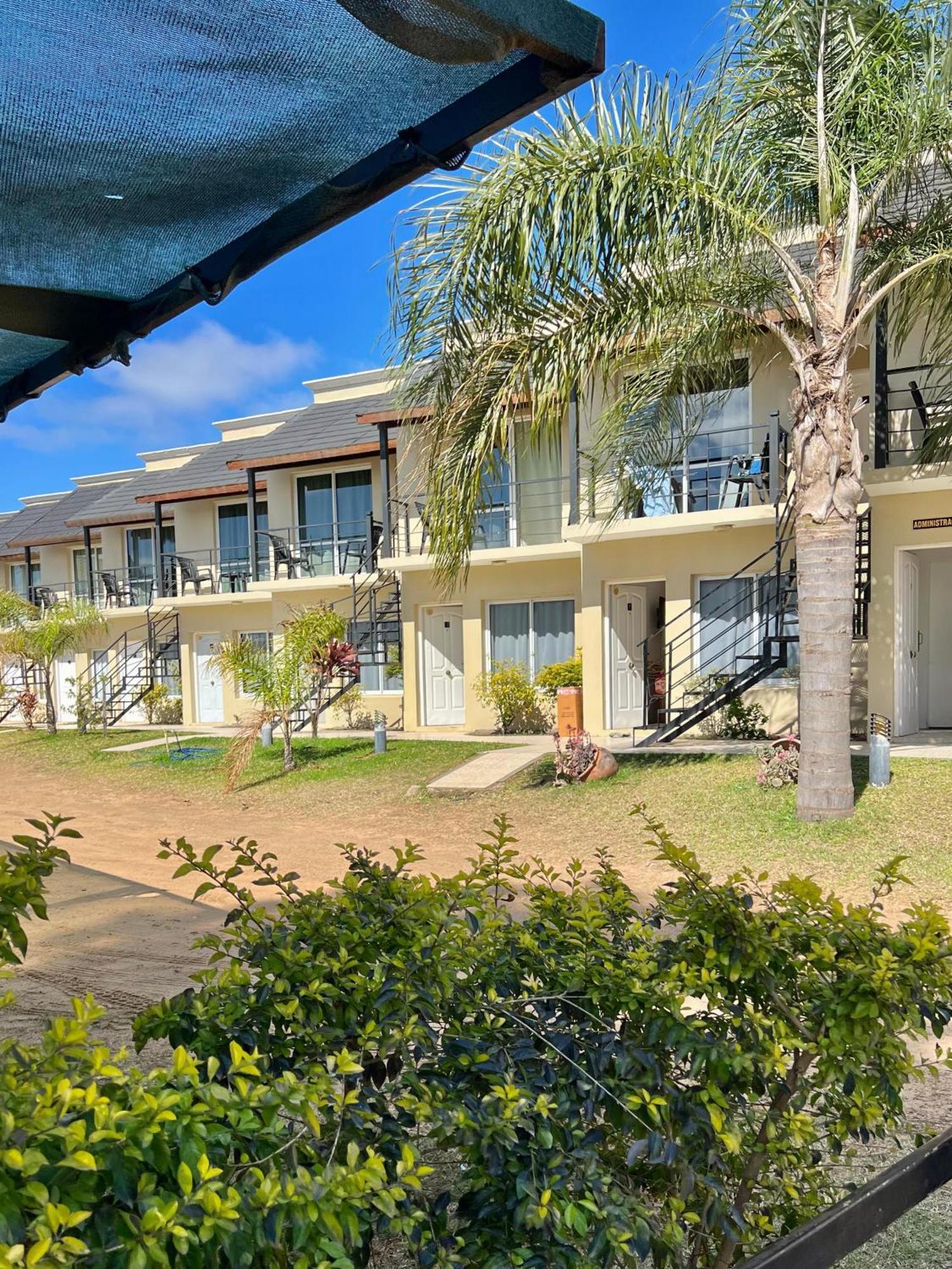 Brisas Del Lago Apartamentos Colón Exteriör bild