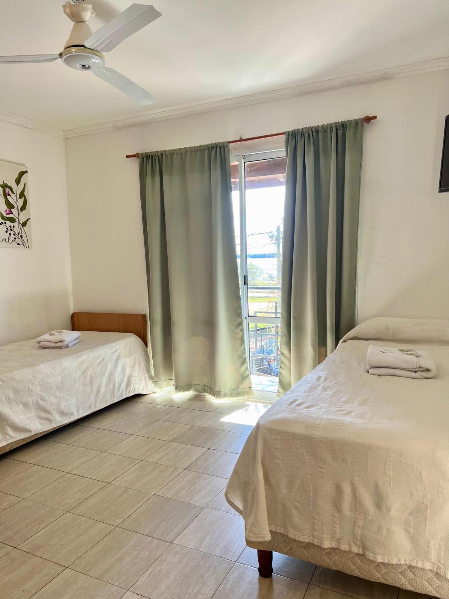 Brisas Del Lago Apartamentos Colón Exteriör bild